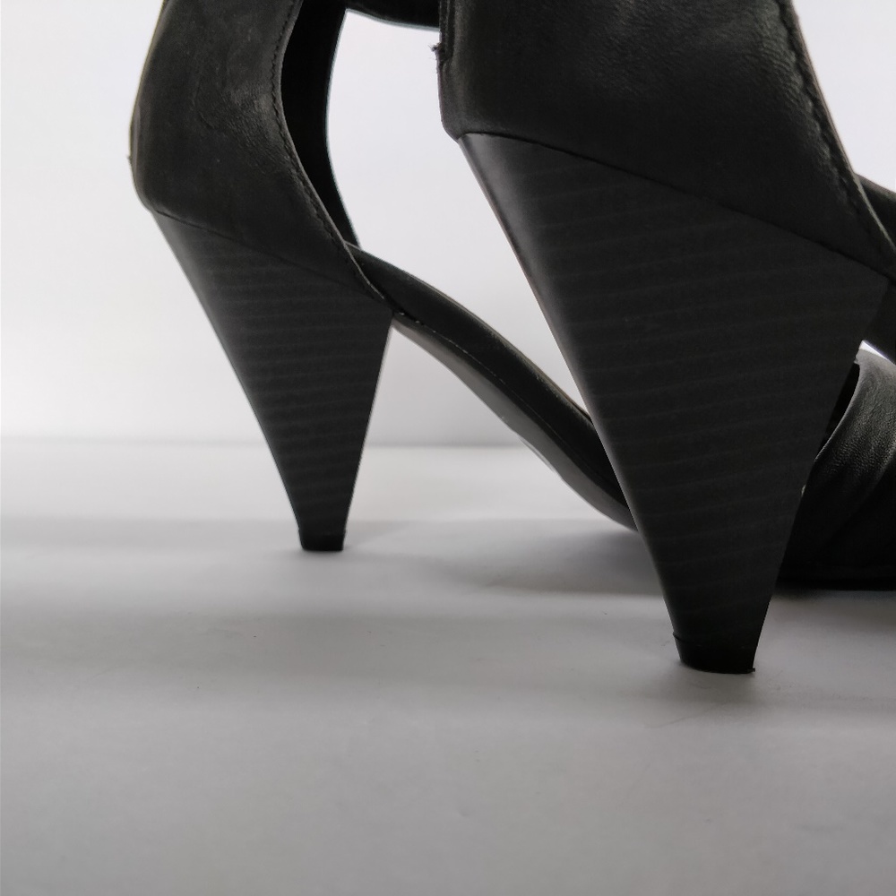 G by Guess matte black heeled sandals size 9 - Picture 6 of 7